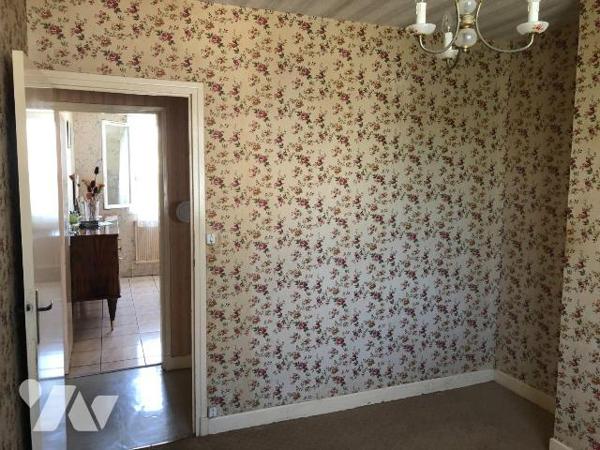 A vendre à Mauriac, en plein coeur du centre-ville mais dans un quartier résidentiel calme et v...