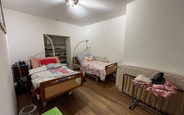 Immeuble à vendre    6 pièces •  Soual