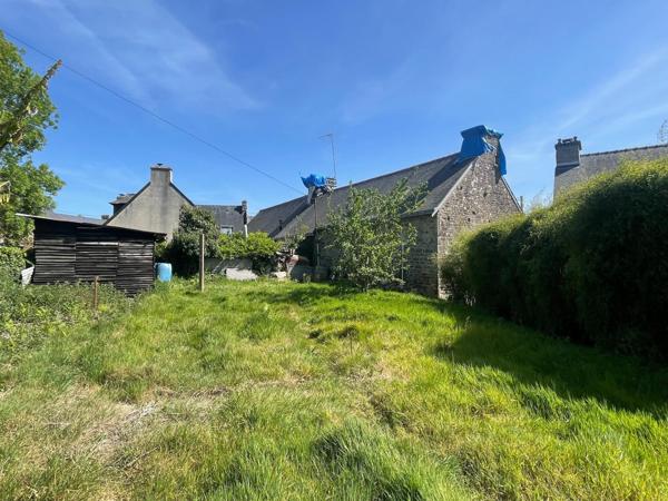 Hennebont, maison en pierre, jardin, dépendances
