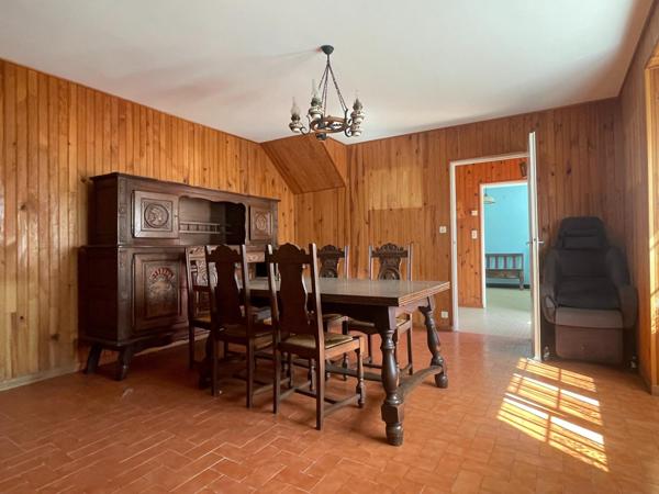 Hennebont, maison en pierre, jardin, dépendances