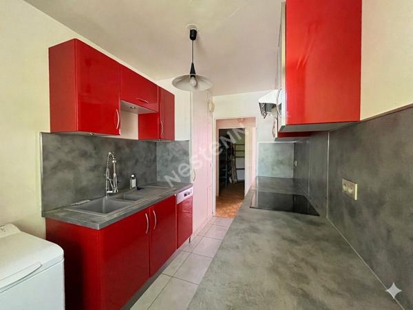 PUTEAUX Grand appartement 2 pièces traversant avec parking- Beau potentiel, à rafraichir