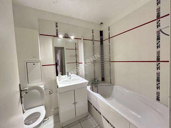 PUTEAUX Grand appartement 2 pièces traversant avec parking- Beau potentiel, à rafraichir