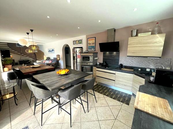 Maison T6 avec piscine Six Fours le Brusc