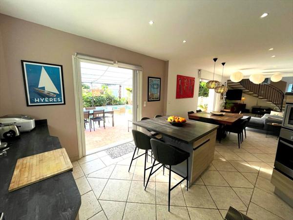 Maison T6 avec piscine Six Fours le Brusc