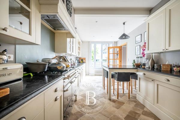 Courbevoie, Maison 4 Chambres -  203 m² à vendre
