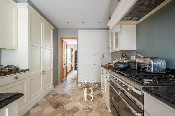 Courbevoie, Maison 4 Chambres -  203 m² à vendre