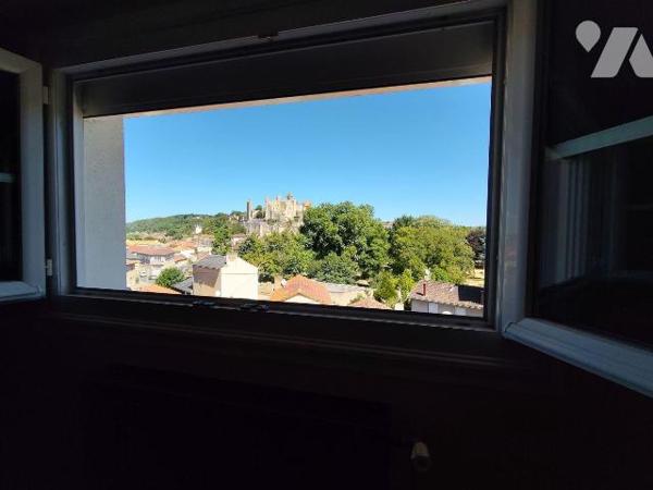 Au coeur du centre ville de Chauvigny, Belle maison offrant: une entrée, une cuisine aménagée e...
