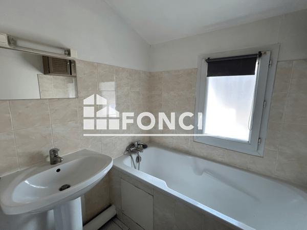 Location Appartement 3 pièces 70 m² - 189 CHEMIN COSTE CANET Bellegarde 30127