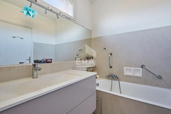 T3 avec terrasse, ascenseur, parking, Aix-en-Provence