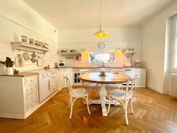 MAISON DE MAÎTRE 6 PIÈCES 172 M2