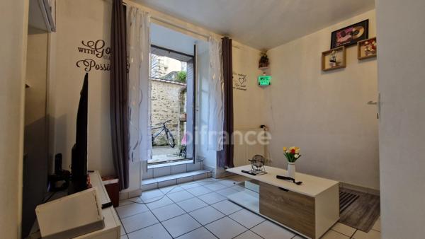 Dpt Essonne (91), à vendre ETAMPES immeuble de rapport au centre ville avec 2 cours