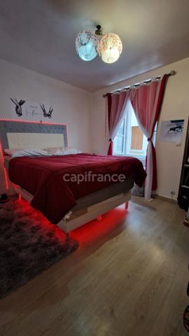 Dpt Essonne (91), à vendre ETAMPES immeuble de rapport au centre ville avec 2 cours