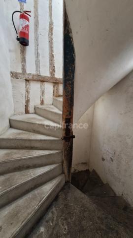 Dpt Essonne (91), à vendre ETAMPES immeuble de rapport au centre ville avec 2 cours