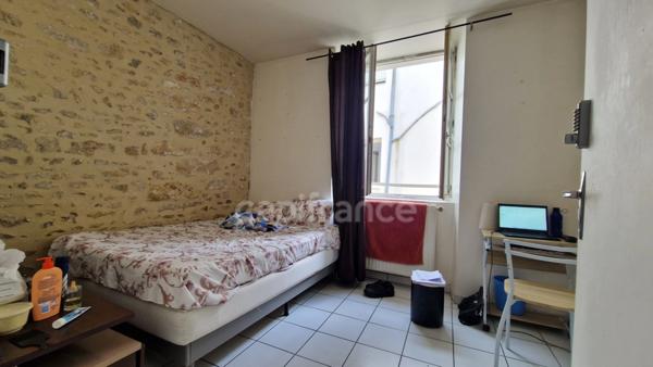 Dpt Essonne (91), à vendre ETAMPES immeuble de rapport au centre ville avec 2 cours