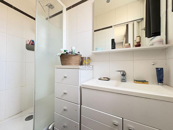 F2 - PROCHE GARE LA FRETTE 138 000 € ** - Référence 2045