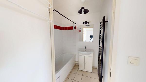 Appartement 3 pièces - Dernier étage avec balcon et parking - Quartier Sainte-Marie