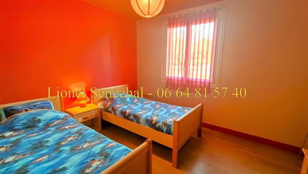 Maison entièrement de plain - pied 7 pièces de 100 m2 sans aucune nuisance sonore et visuelle sur une parcelle de plus de 4 800 m2