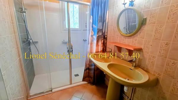 Maison entièrement de plain - pied 7 pièces de 100 m2 sans aucune nuisance sonore et visuelle sur une parcelle de plus de 4 800 m2