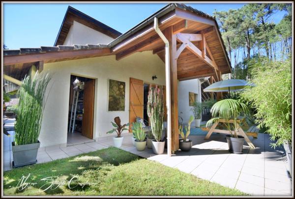 Maison à vendre VILLA 10 pièces de 225 m² SEIGNOSSE (40) Trois logements indépendants, cadre calme et verdoyant.