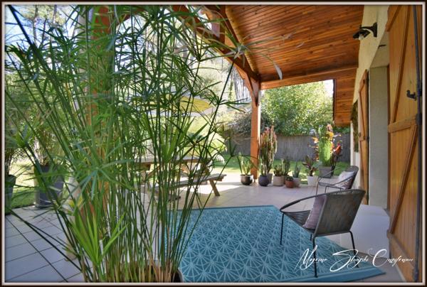 Maison à vendre VILLA 10 pièces de 225 m² SEIGNOSSE (40) Trois logements indépendants, cadre calme et verdoyant.