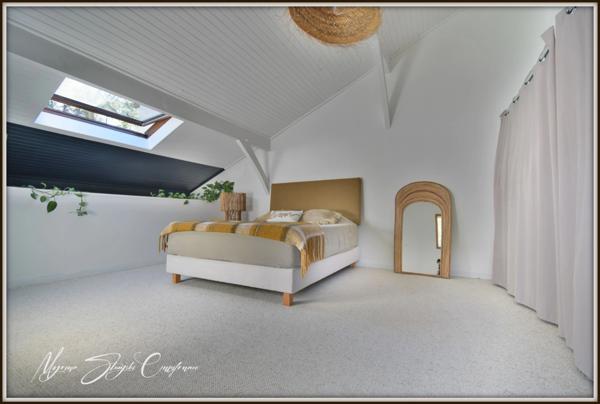 Maison à vendre VILLA 10 pièces de 225 m² SEIGNOSSE (40) Trois logements indépendants, cadre calme et verdoyant.