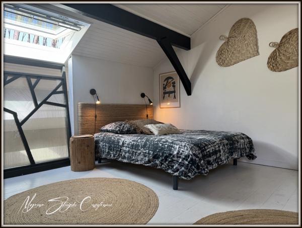 Maison à vendre VILLA 10 pièces de 225 m² SEIGNOSSE (40) Trois logements indépendants, cadre calme et verdoyant.