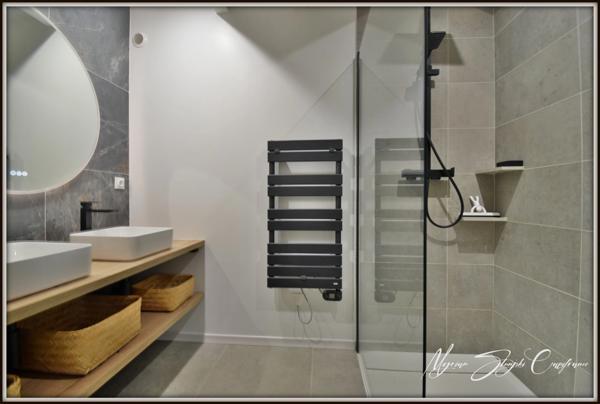 Maison à vendre VILLA 10 pièces de 225 m² SEIGNOSSE (40) Trois logements indépendants, cadre calme et verdoyant.