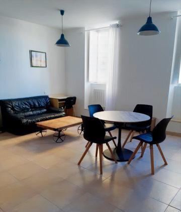 Studio meublé 40 m² Bagnols-sur-Cèze (30200)