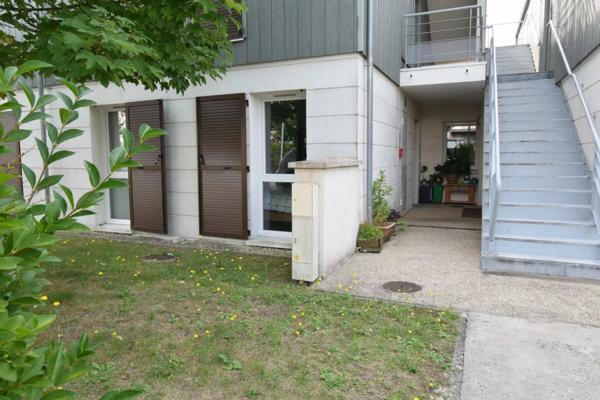 INGRE - Appartement T4 en rez-de-jardin – 83,6 m² habitables – Terrasse et jardin 40 m² - Place de Parking extétieure privative