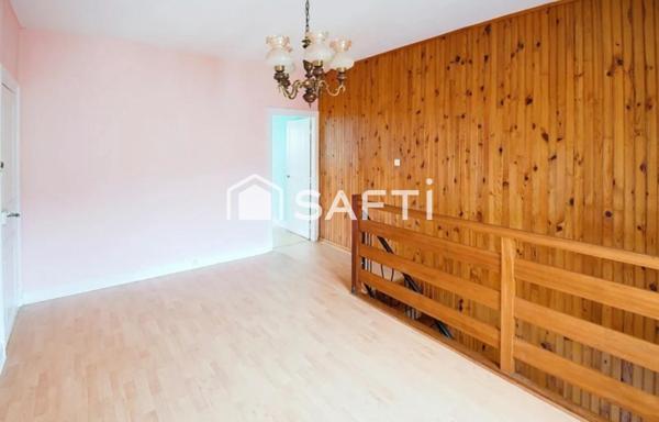 APPARTEMENT STYLE MAISON A RENOVER AVEC POSSIBLITE DIVISION APPARTEMENT 7 GARAGES JARDIN