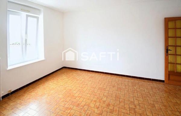 APPARTEMENT STYLE MAISON A RENOVER AVEC POSSIBLITE DIVISION APPARTEMENT 7 GARAGES JARDIN