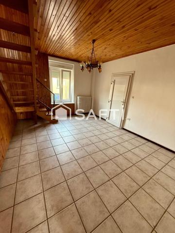 APPARTEMENT STYLE MAISON A RENOVER AVEC POSSIBLITE DIVISION APPARTEMENT 7 GARAGES JARDIN