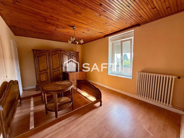 APPARTEMENT STYLE MAISON A RENOVER AVEC POSSIBLITE DIVISION APPARTEMENT 7 GARAGES JARDIN