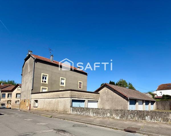 APPARTEMENT STYLE MAISON A RENOVER AVEC POSSIBLITE DIVISION APPARTEMENT 7 GARAGES JARDIN