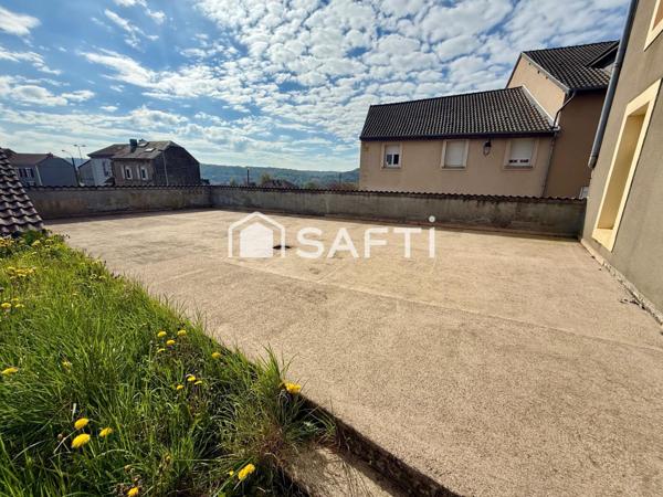 APPARTEMENT STYLE MAISON A RENOVER AVEC POSSIBLITE DIVISION APPARTEMENT 7 GARAGES JARDIN