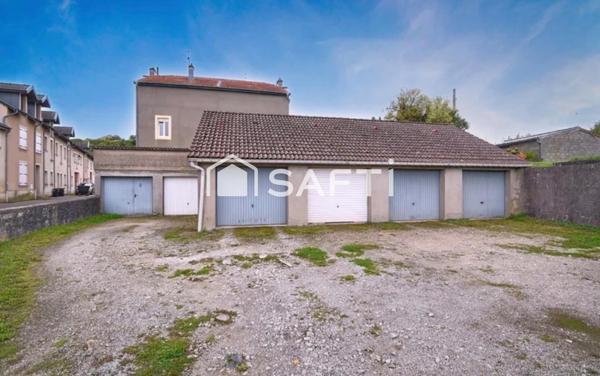 APPARTEMENT STYLE MAISON A RENOVER AVEC POSSIBLITE DIVISION APPARTEMENT 7 GARAGES JARDIN