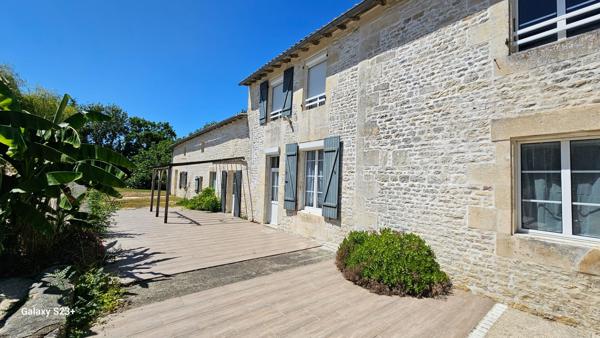 Maison Aiffres 11 pièce(s) 400 m2