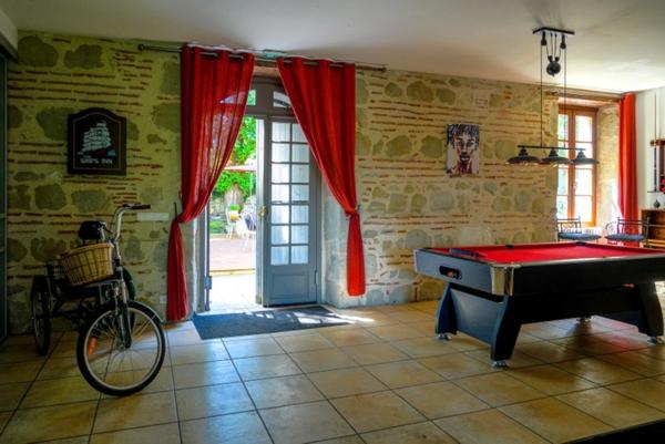 Propriete à vendre 14 pièces SAINTE LIVRADE SUR LOT (47)Sainte-Livrade-sur-Lot – Propriété de caractère à projets multiples en bord de rivière avec accès privatif au Lot
