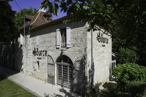 Propriete à vendre 14 pièces SAINTE LIVRADE SUR LOT (47)Sainte-Livrade-sur-Lot – Propriété de caractère à projets multiples en bord de rivière avec accès privatif au Lot