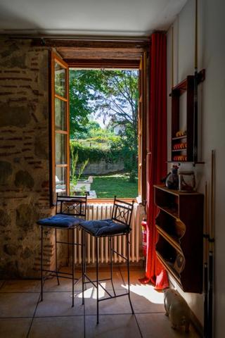 Propriete à vendre 14 pièces SAINTE LIVRADE SUR LOT (47)Sainte-Livrade-sur-Lot – Propriété de caractère à projets multiples en bord de rivière avec accès privatif au Lot