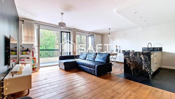 Grand 3 pièces, dernier étage avec balcon, lumineux et calme