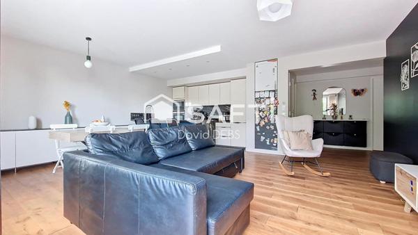 Grand 3 pièces, dernier étage avec balcon, lumineux et calme