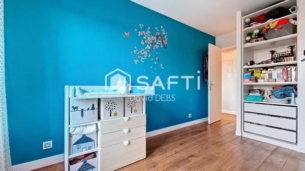 Grand 3 pièces, dernier étage avec balcon, lumineux et calme