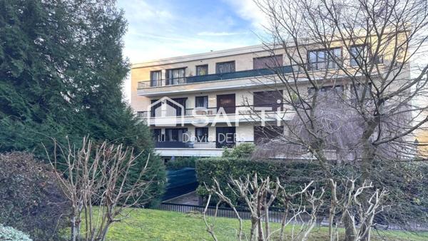 Grand 3 pièces, dernier étage avec balcon, lumineux et calme