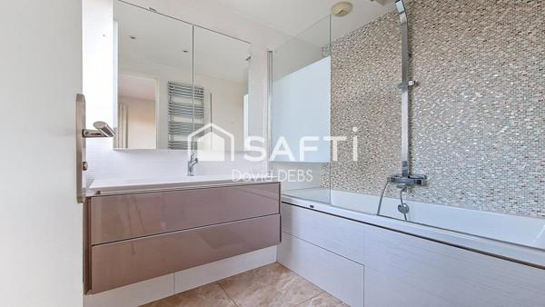 Grand 3 pièces, dernier étage avec balcon, lumineux et calme