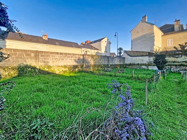 Immeuble Saint Hilaire Saint Florent 8 pièce(s) 165 m2