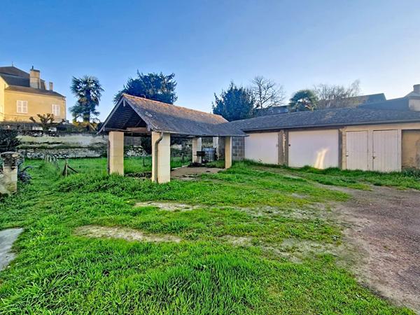 Immeuble Saint Hilaire Saint Florent 8 pièce(s) 165 m2