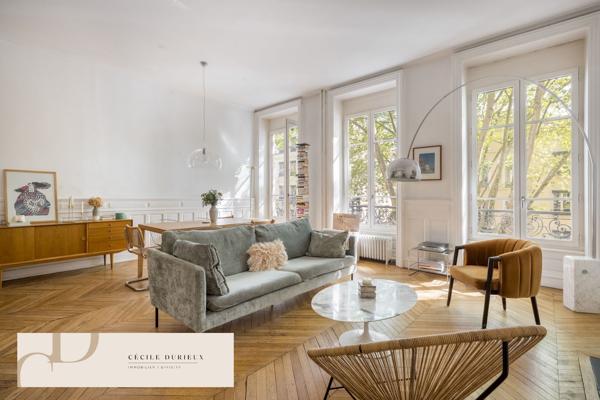 Appartement
         4 pièces
        - 109 m² Bien prestige 635 000 € *