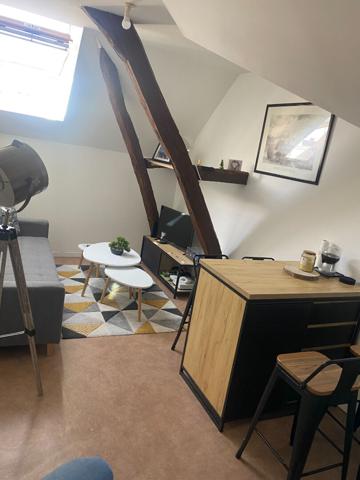 A LOUER MONTJEAN SUR LOIRE Appt T2 au 2ème étage de 30m2