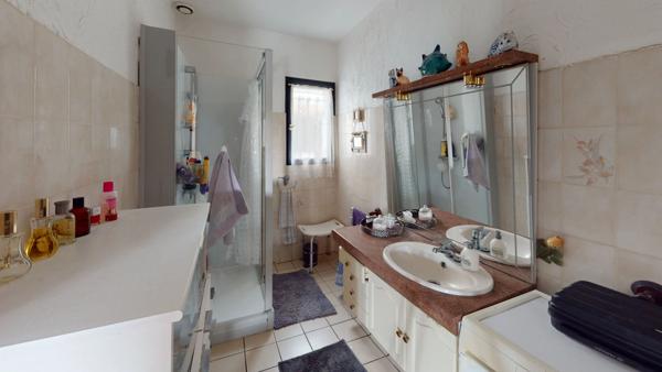 Maison de 85 m² sur les fosses rouges.